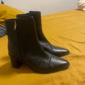 Seychelles Size 8.5 black booties leather